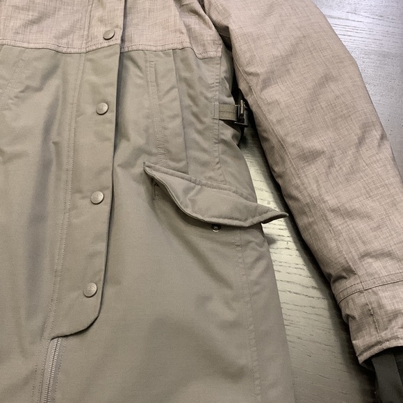 Barely work North Face parka in excellent condition - Picture 2 of 5